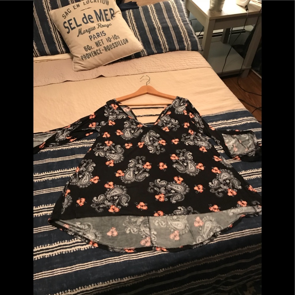 TORRID Top - Picture 2 of 8